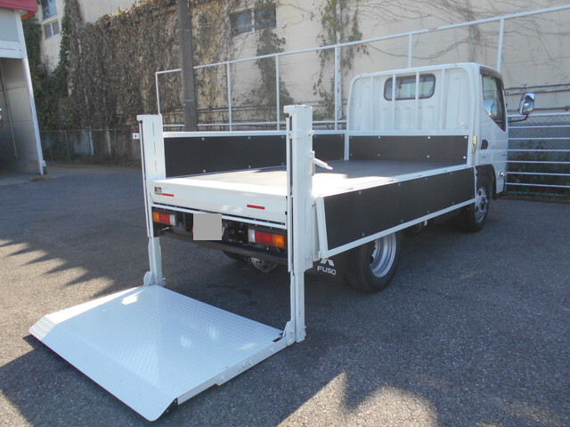 三菱ふそうキャンター平ボディ小型（2t・3t）[写真04]