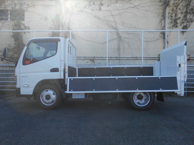 三菱ふそうキャンター平ボディ小型（2t・3t）[写真05]