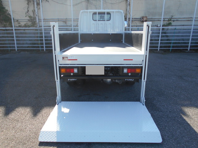 三菱ふそうキャンター平ボディ小型（2t・3t）[写真08]