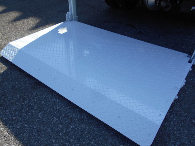 三菱ふそうキャンター平ボディ小型（2t・3t）[写真09]