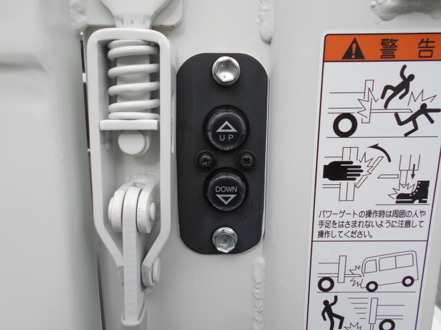 三菱ふそうキャンターダブルキャブ（Wキャブ）小型（2t・3t）[写真10]