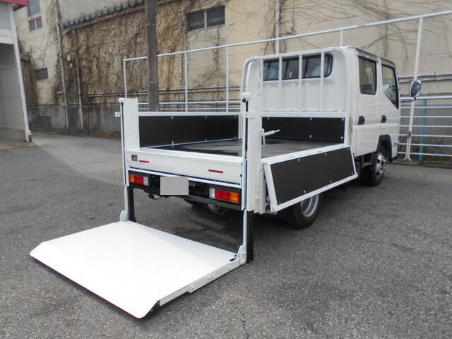 三菱ふそうキャンターダブルキャブ（Wキャブ）小型（2t・3t）[写真04]