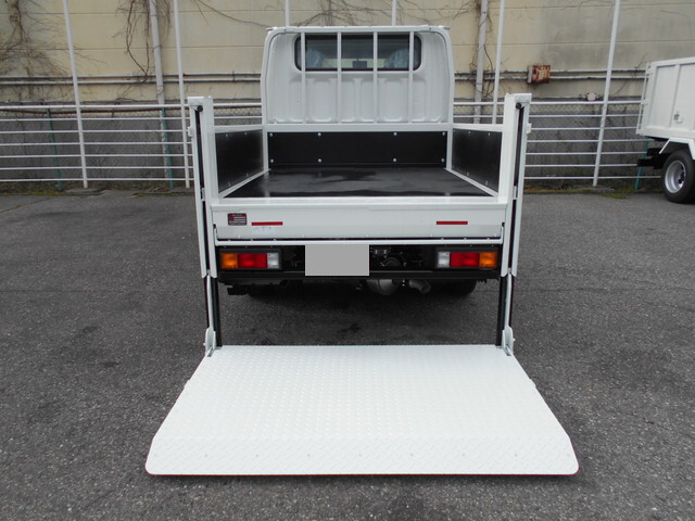 三菱ふそうキャンターダブルキャブ（Wキャブ）小型（2t・3t）[写真08]