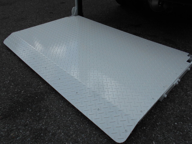 三菱ふそうキャンターダブルキャブ（Wキャブ）小型（2t・3t）[写真09]