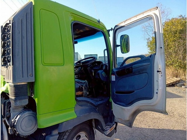 日野レンジャーコンテナ専用車増トン（6t・8t）[写真16]