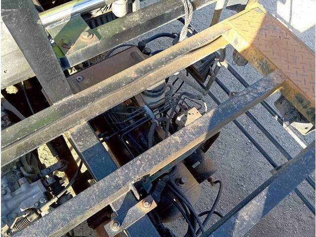 日野レンジャーコンテナ専用車増トン（6t・8t）[写真18]