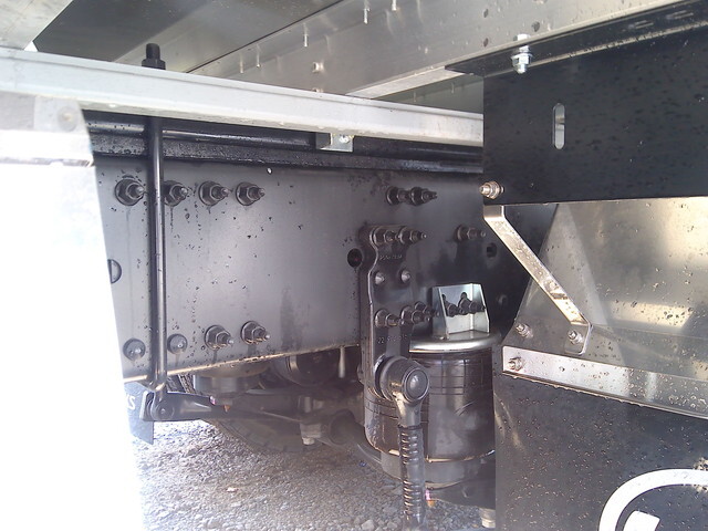 UDトラックスクオンアルミウイング大型（10t）[写真13]