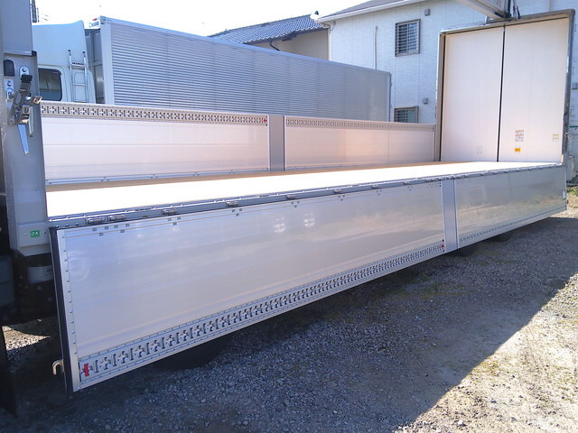 UDトラックスクオンアルミウイング大型（10t）[写真20]