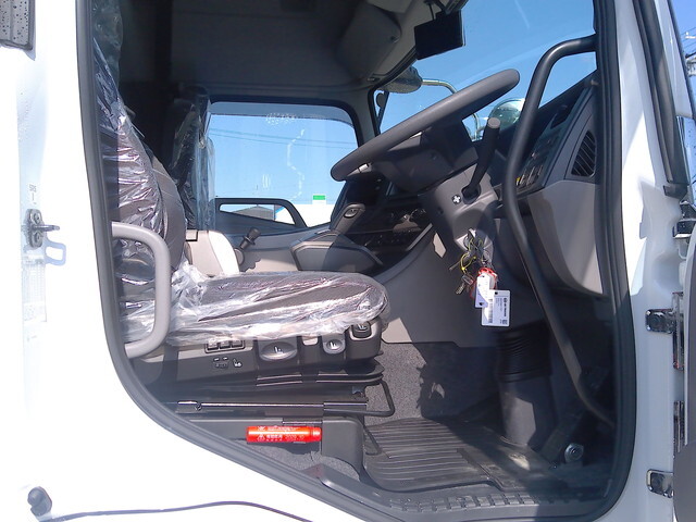 UDトラックスクオンアルミウイング大型（10t）[写真21]