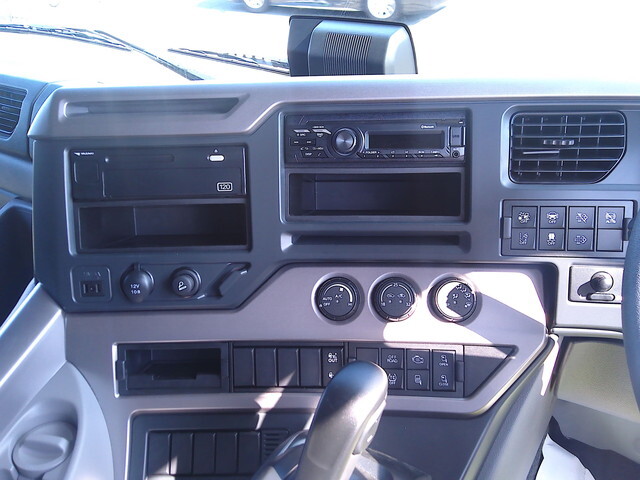 UDトラックスクオンアルミウイング大型（10t）[写真28]