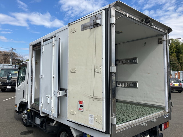 いすゞエルフ冷凍車（冷蔵車）小型（2t・3t）[写真11]