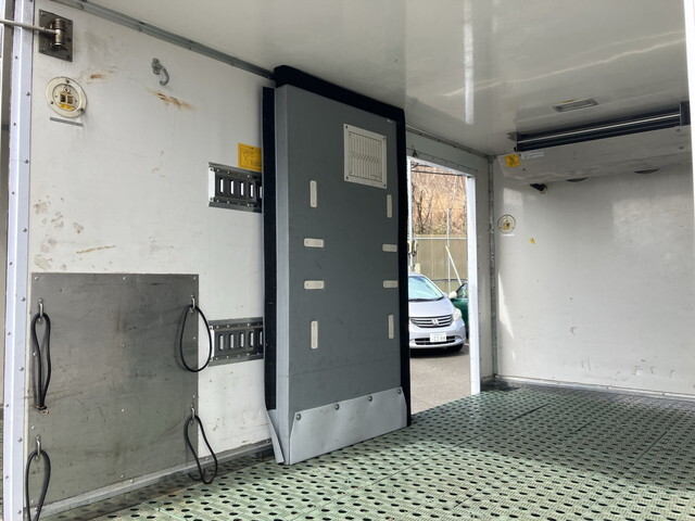 いすゞエルフ冷凍車（冷蔵車）小型（2t・3t）[写真12]