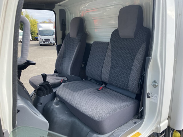 いすゞエルフ冷凍車（冷蔵車）小型（2t・3t）[写真29]