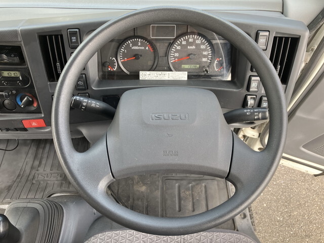 いすゞエルフ冷凍車（冷蔵車）小型（2t・3t）[写真32]