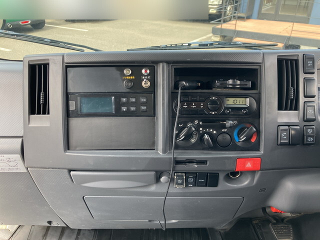 いすゞエルフ冷凍車（冷蔵車）小型（2t・3t）[写真34]