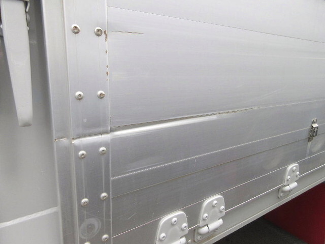 いすゞフォワードアルミウイング中型（4t）[写真18]