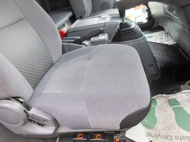 いすゞフォワードアルミウイング中型（4t）[写真25]