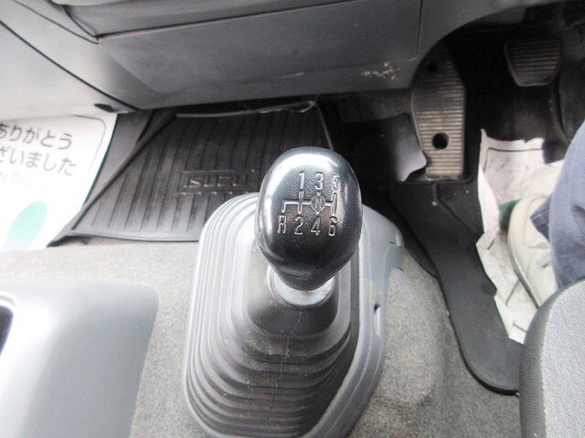 いすゞフォワードアルミウイング中型（4t）[写真28]