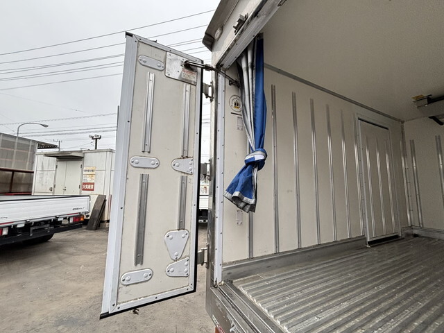 三菱ふそうキャンター冷凍車（冷蔵車）小型（2t・3t）[写真13]