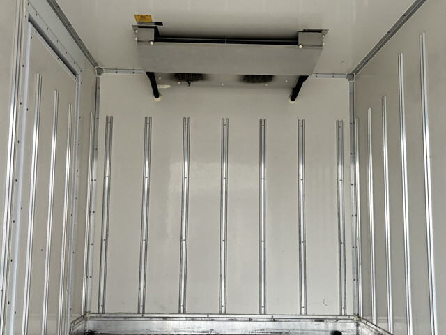 三菱ふそうキャンター冷凍車（冷蔵車）小型（2t・3t）[写真16]