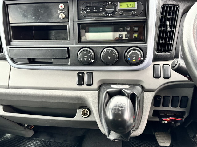 三菱ふそうキャンター冷凍車（冷蔵車）小型（2t・3t）[写真36]