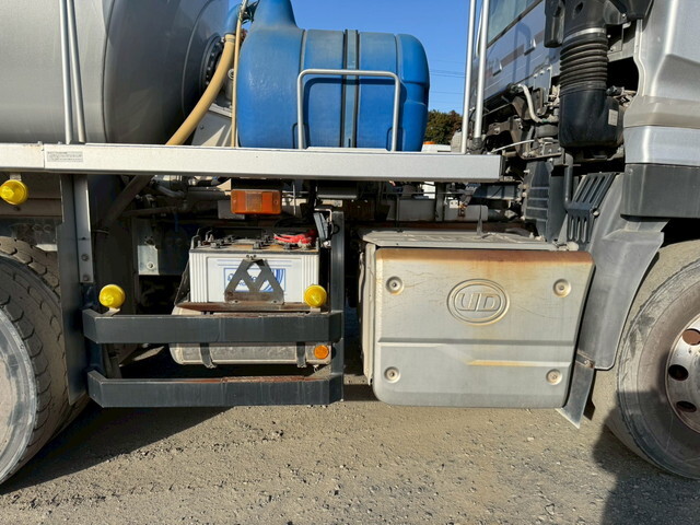 UDトラックスクオンミキサー車（コンクリートミキサー）大型（10t）[写真10]