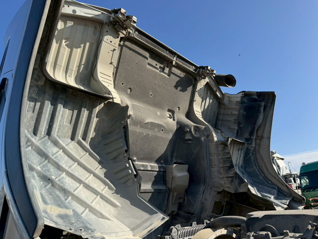 UDトラックスクオンミキサー車（コンクリートミキサー）大型（10t）[写真17]