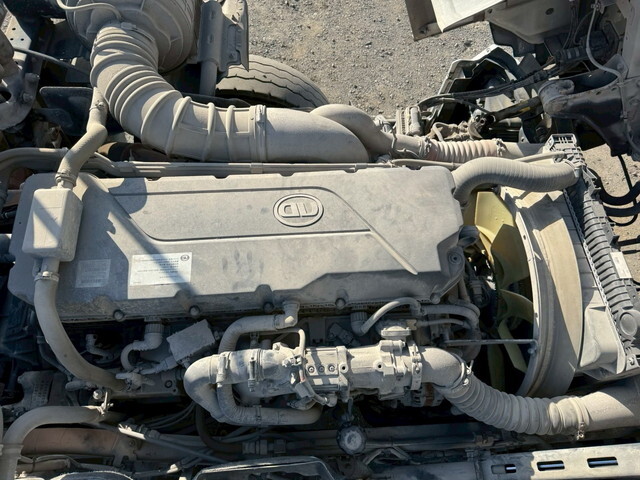 UDトラックスクオンミキサー車（コンクリートミキサー）大型（10t）[写真20]