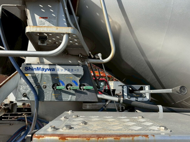 UDトラックスクオンミキサー車（コンクリートミキサー）大型（10t）[写真22]