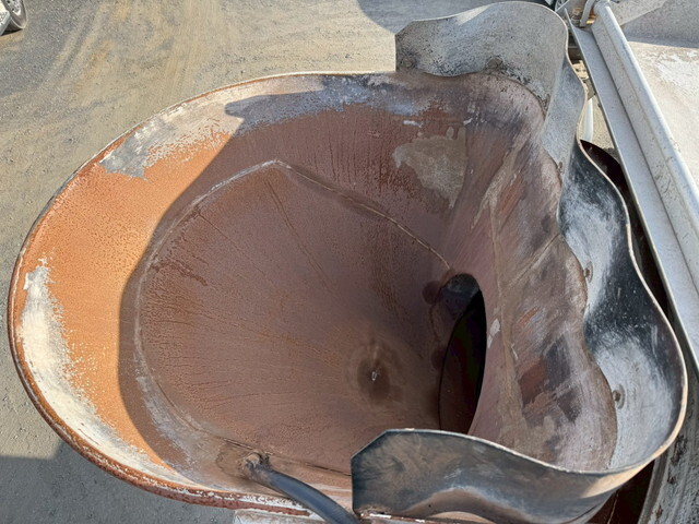 UDトラックスクオンミキサー車（コンクリートミキサー）大型（10t）[写真23]