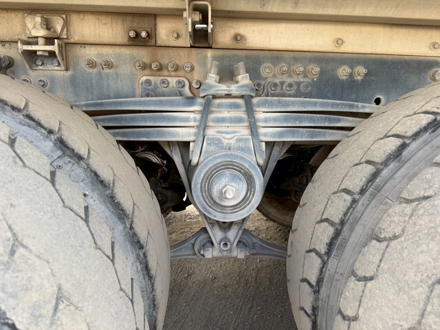 UDトラックスクオンミキサー車（コンクリートミキサー）大型（10t）[写真25]