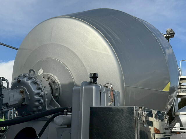 UDトラックスクオンミキサー車（コンクリートミキサー）大型（10t）[写真29]