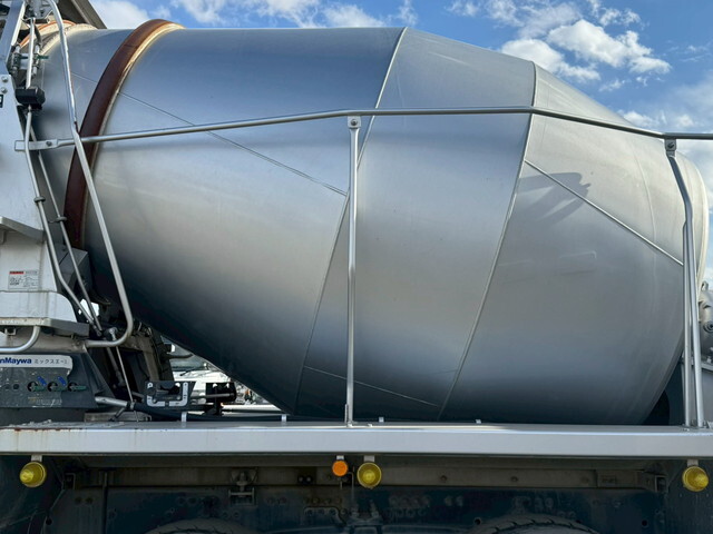 UDトラックスクオンミキサー車（コンクリートミキサー）大型（10t）[写真30]