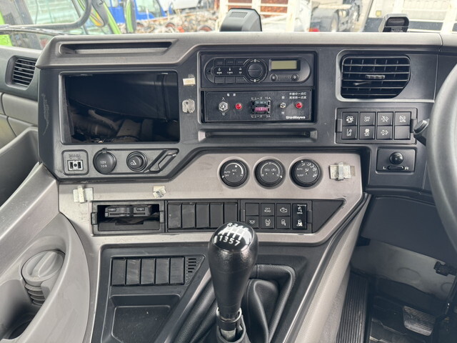 UDトラックスクオンミキサー車（コンクリートミキサー）大型（10t）[写真33]