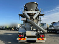 UDトラックスクオンミキサー車（コンクリートミキサー）大型（10t）[写真06]