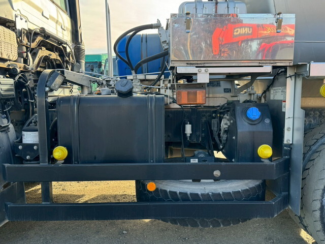 UDトラックスクオンミキサー車（コンクリートミキサー）大型（10t）[写真06]