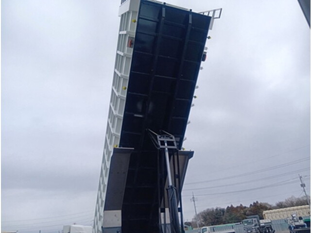 三菱ふそうスーパーグレート深ダンプ（土砂禁ダンプ）大型（10t）[写真11]