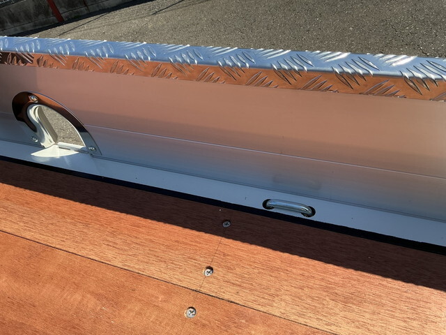 日野レンジャーセルフクレーン3段増トン（6t・8t）[写真12]