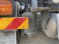 UDトラックスクオントレーラーヘッド（トラクターヘッド）大型（10t）[写真14]