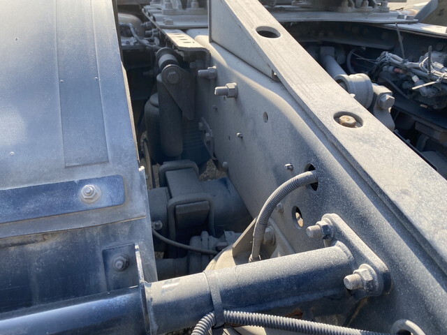 UDトラックスクオントレーラーヘッド（トラクターヘッド）大型（10t）[写真14]