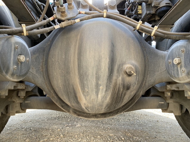 UDトラックスクオントレーラーヘッド（トラクターヘッド）大型（10t）[写真16]