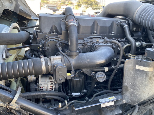 UDトラックスクオントレーラーヘッド（トラクターヘッド）大型（10t）[写真24]