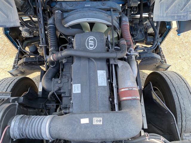 UDトラックスクオントレーラーヘッド（トラクターヘッド）大型（10t）[写真25]