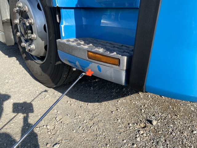 UDトラックスクオントレーラーヘッド（トラクターヘッド）大型（10t）[写真31]