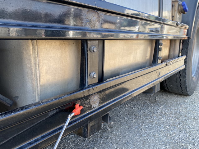 UDトラックスクオントレーラーヘッド（トラクターヘッド）大型（10t）[写真32]