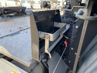 UDトラックスクオントレーラーヘッド（トラクターヘッド）大型（10t）[写真36]