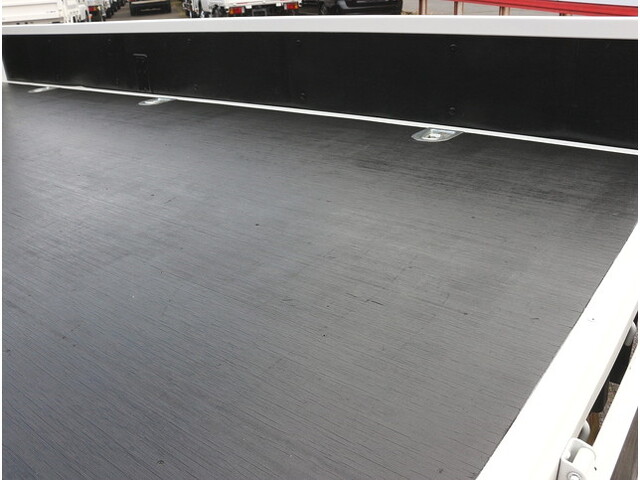 いすゞエルフ平ボディ小型（2t・3t）[写真10]