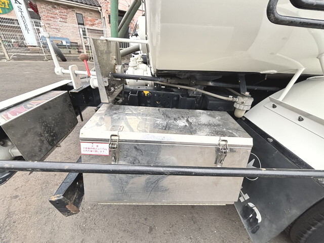 日野デュトロバキュームカー小型（2t・3t）[写真15]