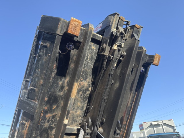 三菱ふそうキャンターコンテナ専用車小型（2t・3t）[写真19]