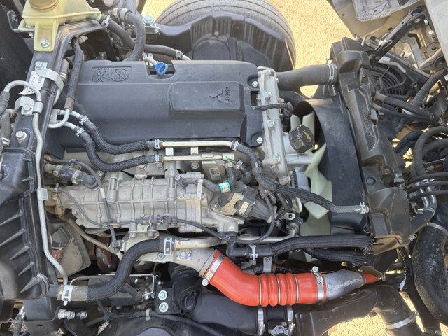 三菱ふそうキャンターコンテナ専用車小型（2t・3t）[写真32]